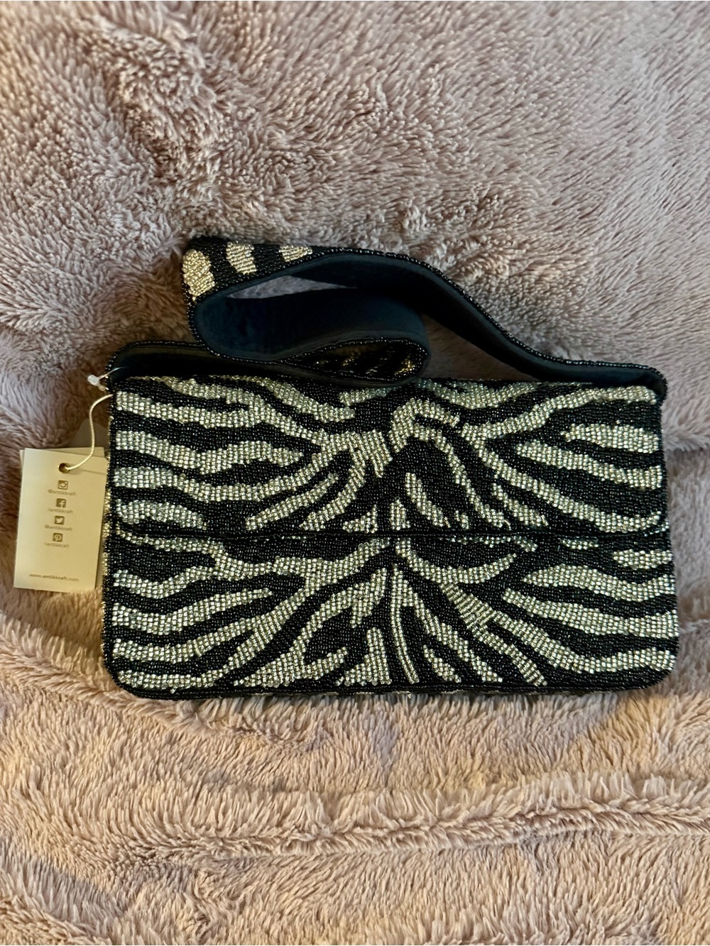 ๐ฆ Viral Beaded Zebra-Print Shoulder Bag in Black and Silver